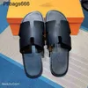 Hommes Slipper Izmiss Designer Sandales Famille Haute Version Cuir Vêtements d'extérieur Été Polyvalent Accueil Loisirs Peau de Mouton Plage 0jed Avoir Logo