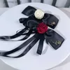 Bow Ties Womens Rose Bow Brosch British and Korean modeklänning Set Skjorta Tröja Tillbehör College Windbreaker Collar Flower Pin Y240329