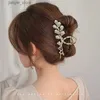 Hair Clips Elegant Rhinestone Pearl Hair Clip Alloy Corolla Design Claw Clip Metal Hairpin Shark Clip Barrette Girl Trend Hair Accessories Y240329