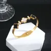 Bracelet en acier titane de mode coréenne pour femmes avec un tempérament incolore et une personnalité polyvalente, maille pleine de diamants rouge, vêtements de main légers