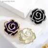 Pins Broches Dmari Mulheres Broche Esmalte Pin Vermelho Preto Blooming Rose Lapel Pins Flor Emblema Acessórios Requintados Jóias de Luxo para Roupas Y240329