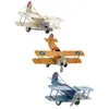 装飾的な置物ヴィンテージメタルプレーンモデルモデルPography Propograps Toy Iron Retro Aircraft Glider Biplane Pendant Airplaneをランダムに