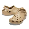 Snabb frakt Croc Womens Clog Designer Sandaler Barnskor Baby Barn tofflor glider spänne klassisk mens trippel svart vit vattentät skor omvårdnad