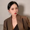 Pendientes de aro Moda de Corea del Sur Simple de alta calidad Anillo de oreja de acero de titanio liso Red Estrella roja con artefacto callejero Joyería de mujer