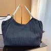 2024 Nieuwe Hot Selling Denim Boodschappentas Grote Capaciteit vrouwen Tote Bag Designer Handtas Wordt geleverd met Kleine Portemonnee SZY03291