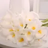 Dekorativa blommor 10st konstgjorda blommor elegant hem falska calla lily brud diy blommig plastisk ekovänlig lättvikt bröllop