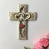 Dekorative Figuren Jesus religiöses orthodoxes Gebet geschnitztes Holzkreuz mit hohlem ineinander verschlungenem Herz Liebespaar Familie Wanddekoration