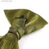 Bow-slipsar Nya bågar för män Förbindad stil över storlek båge slipsar glans tyg fast färg formella män båge för bröllopsfest y240329