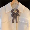 Fliegen Koreanische Retro Fliege Perlenkette Britischer College-Stil Herren- und Damenhemden Modische Mäntel Halsketten Accessoires Y240329