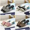 Designer Slides Pantofole in tessuto ricamato da donna Sandali con slide metallizzati Lettera di lusso P Sandalo Triangolo Tacco grosso Moda Summer Beach Tacco basso Taglia di scarpe 36-41