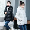 2019 Veste d'hiver Femmes Courtes Brillantes Doudounes Cott Rembourré Parkas À Capuchon Brillant Brillant Chaud Épais Parkas Femme Manteaux P7dv #