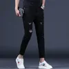 Schwarze Cott-Jeans mit Rissen für Herren, lässig, Sommer, leicht, schmale Passform, knöchellange Hose
