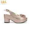 Robe chaussures 2024 vente couleur pêche peep toe dames sandales sac assorti ensemble pour femmes nigériennes pompe de fête de mariage