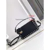 Koltuklu Vlogoo Tasarımcı Çanta Square Rock Valentyno Çantalar Katman Saplama Kadın Çanta Küçük Modaya Modeli Cowhide Crossbody Perçinler Taşınabilir Tek Omuz WRHB