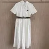 ファッション新しいデザイナーシャツドレスサマーホワイトポケット付きエレガントな半袖ロングウェビングウェストヘッドトライアングルラベルデコレーションブランド