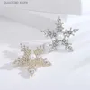 Pins Brooches Dmari Women Brooch Delicacy Design Snowflakes Lapel Pins Pearled Rhinestone Badge Office Party Accessories Luxury Jewelry Y240329