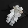 Bow Ties Luxury Rhinestone Bow Tie Men and Womens Fashion British Business Wedding Ribbon Collar Flowers Handgjorda smycken Gåvor för män Y240329