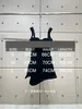 Kvinnors klänningar Svart sammet oregelbunden hem glid miniklänning