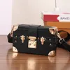 Ladies Handbag 6 Colors Classic Old Color Retro Hard Box Bag Personlig nit Handväska Letter Printing Mobiltelefon Bag Färg Matchande läderryggpack 7001#