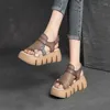 Scarpe eleganti Sandali fatti a mano in vera pelle da donna Designer di lusso con zeppa con gancio e anello con zeppa casual estiva