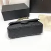 Designer axelväska klassisk klaff CF Caviar Crossbody Bag Fashion Silver kedja Läderväska Lyxig handväska 1112 Square Underarm Wallet Lady Messenger Bag