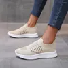 Chaussures décontractées respirantes en tricot pour femmes, baskets de Jogging d'été à enfiler rayées à fond souple, chaussettes antidérapantes pour l'extérieur