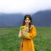 Nieuwe Tibetaanse Stijl Vrouwen Geel Gewaad Kleding Trip Shoot Etnische Grasland Foto Z4fw #