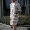 Herrspårar Fashion Mens Outfits Knickad rand virkning Klassisk tvåstycken Set Knit Kort ärm lyxshorts och skjortor Män passar