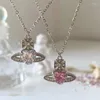Charms Pink Planet Crystal Heart Pendant Halsband för kvinnor Flickor Utsökta lyxiga söta silverfärgkedjiga kedjepartysmycken