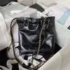 حقائب مصممة الكتف سلسلة القابض القابض الأكياس C 22bag Lingge Xiangfeng 2023 New Ins Tote Wax Cowhide Chain Crossbody Bag One Counter Handheld