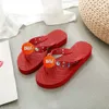 Sandalen Designer-Slipper Dicke Sohlen-Hausschuhe mit Fischgrätenmuster für Damen-Sommerkleidung EVA schnell trocknende Gummi-Clip-Füße G Strand Anti-Rutsch-Urlaub