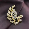 Pins Broches Nieuwe Mode OL Stijl Womens Broche Gouden-plated Rhinester Leaf Luxe Diner Jurk Accessoires Sieraden Y240329