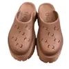 Дизайнер сандалий Slipper G Soft Sole Hole Shoes 2024 Summer Candy Color Internet Par