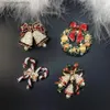 Stift broscher kreativa roliga julserier broscher lyckliga semester välsignelser gåvor smycken tillbehör ängel snögubbe julgran y240329
