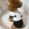 Camisola de costura preta e branca do fato do cão para animais de estimação Bowknot do gato