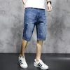 Sommer Mittlere Taille Denim Shorts FI Gerade Jugendliche Vitalität Herrenbekleidung Koreanischer Hintern Lässige Distred Loch Kniehosen A0UE #