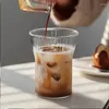 Bicchieri da vino Tazza da caffè verticale di lusso leggera Tazza da caffè verticale in vetro borosilicato alto a strisce per uso domestico Latte isolato con trucioli di legno a strato singolo