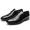 ドレスシューズMocassim Laceless Men Dressed Hostels Boys Boys Child Sneabers快適な結婚式のスポーツTenesグローバルブランドの外出