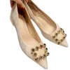 Zapatos casuales 2024 Verano Mujer Soltera Moda francesa Sandalias puntiagudas Rhinestone Decorativo Costilla Plana