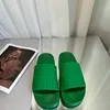 Sandalias de diseñador Diapositivas de piscina Sliders Intrecciato Zapatillas para hombres Mujeres Verde Beige Negro Zapatos de playa planos de goma Moda Sala de diapositivas al aire libre Zapatilla a rayas de lujo