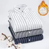 Camicie da uomo a righe slim fit maniche lunghe 2023 pile invernale addensato caldo Camisas De Hombre coreano abito casual solido 240328