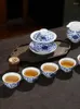 Conjuntos de chá de cerâmica de alta qualidade Gaiwan Tea Cup Set Jingdezhen Pure Hand Drawing Blue e White Porcelana Anti-Scald Home Gift Box