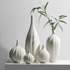 Moderne witte keramische vazen Chinese stijl eenvoudig ontworpen aardewerk en porselein voor kunstbloemen decoratieve beeldjes 240325