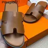 Hausschuhe Designer Frauen Männer Tragen Flip Flops Indoor Outdoor 2024 Sommer Atmungsaktiv Vielseitig Britisch l Haben Logo Qra7