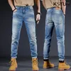 Jeans da uomo Pantaloni in denim elasticizzato da uomo azzurri Pantaloni dritti slim di alta qualità Abbigliamento cielo Streetwear Casual