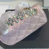 Damen-Mini-Einkaufstasche aus echtem Leder mit Perlengriff, neue klassische Dame, hochwertige Klappe, tragbare Tasche, französische Modemarke, gesteppte, luxuriöse, mehrfarbige Designer-Handtasche