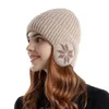 Beanie/Skull Caps Ny unisex tillsätt pälsfodrad vinter stickad hatt med örhängen och fashionabla bönhatt lämplig för män kvinnor och utomhus klassisk värme hatl2403