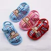 Sandaler Summer Bear Pattern Hollow Sandals for Baby Boys Girls Cotton Spädbarn Nyfödda Småbarnskor Kids Soft Sole Shoes First Walker 240329