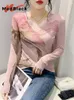 Kvinnors T -skjortor Madblack European Clothes Tshirts Women Sexig V Necks Position Print Bronzing Slim Mesh Tops Långärmad tees vår