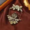 Pins Broches Clássico Medieval Vintage Água Diamante Parrot Broche Retro Heavy Industry Bird Animal Coat Set Roupas Emblema Acessórios Pins Y240329